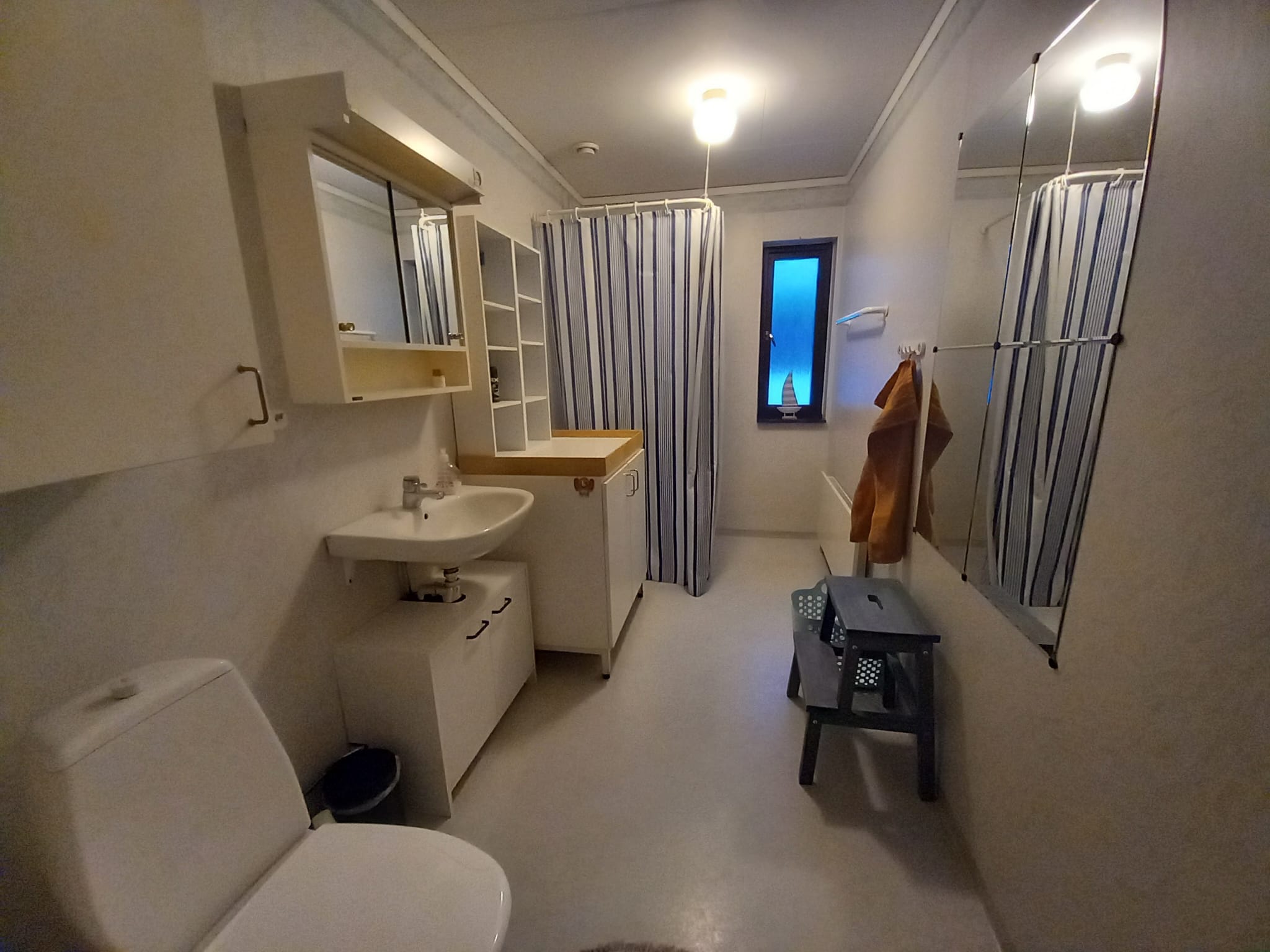 bathroom 01